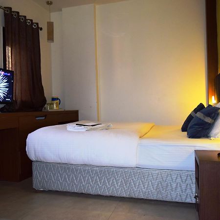 Hotel Chandragupta Уджайн Екстериор снимка