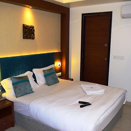 Hotel Chandragupta Уджайн Екстериор снимка