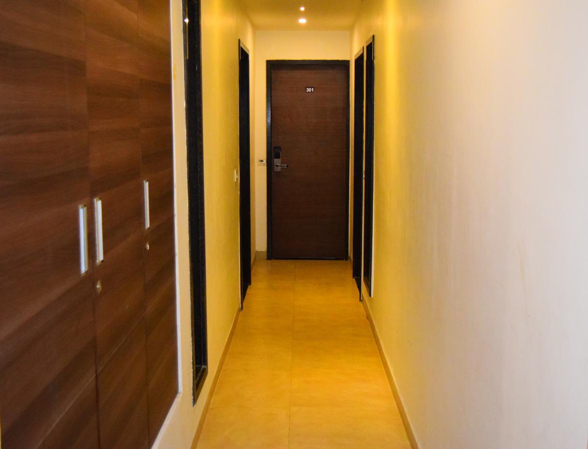 Hotel Chandragupta Уджайн Екстериор снимка