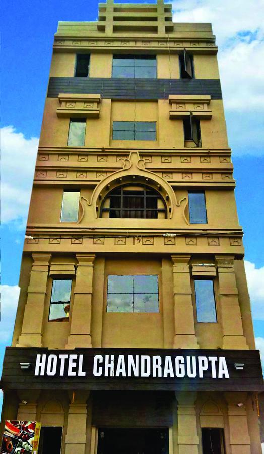 Hotel Chandragupta Уджайн Екстериор снимка